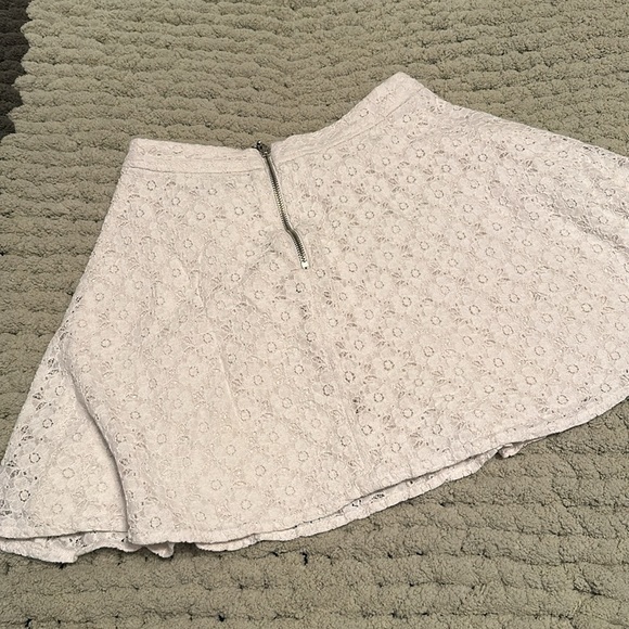 Dainty White Floral Skirt - Picture 2 of 3